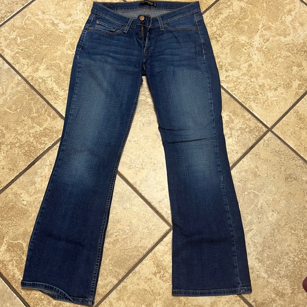 Juniors 11M Levi 524 too superlow jeans